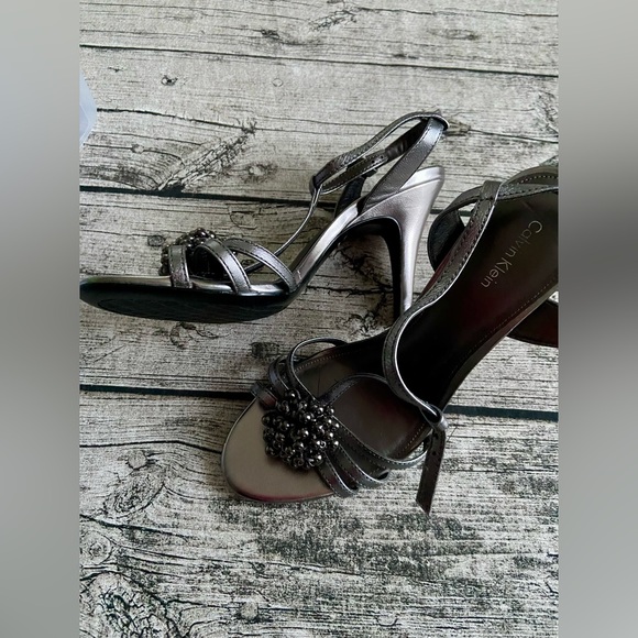 Like new! Calvin Klein Ankle T- Strap Beaded Heels. Size 8.5. Stunning 🤩 - Picture 4 of 11